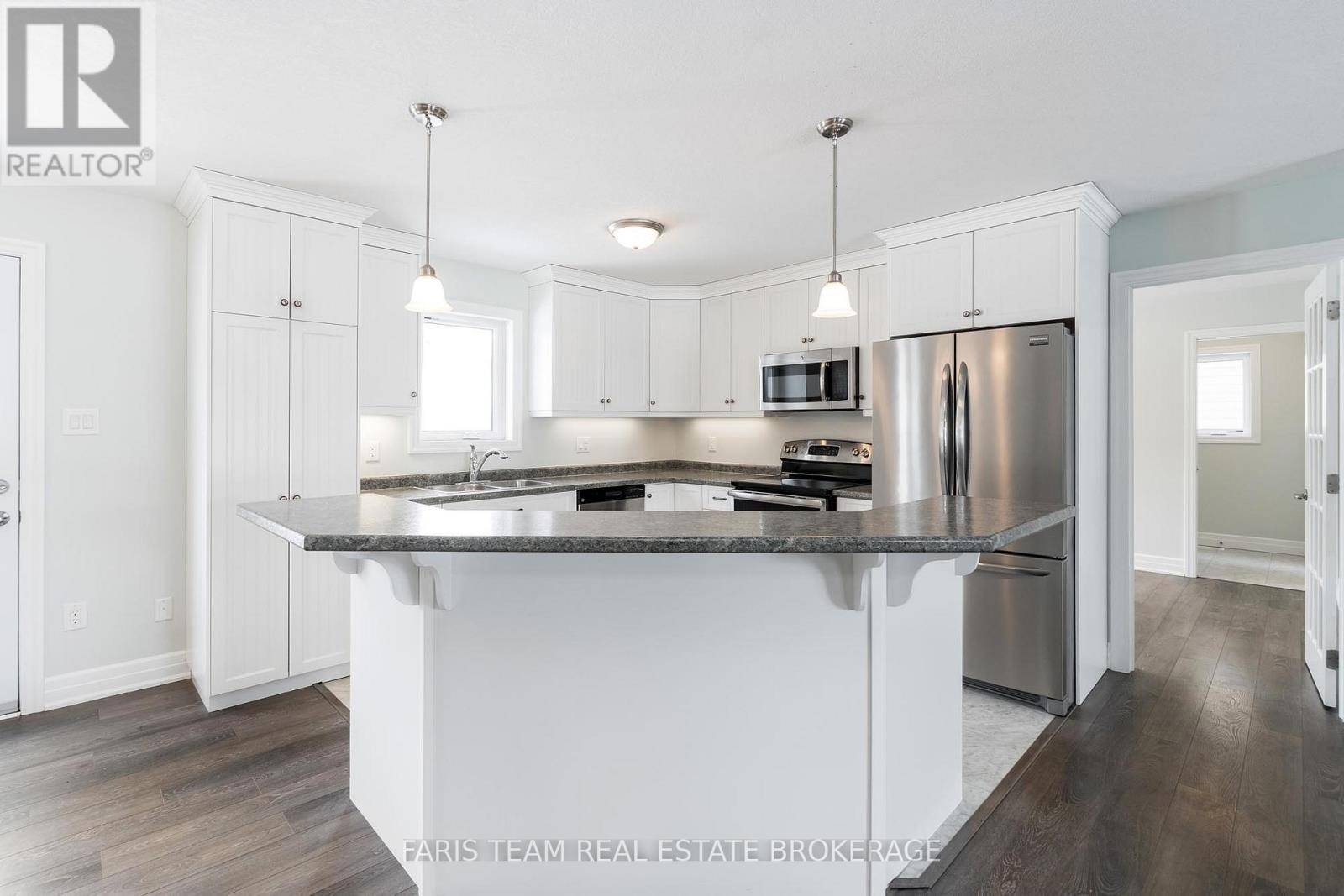 Penetanguishene, ON L9M0A4,18 GREW CRESCENT