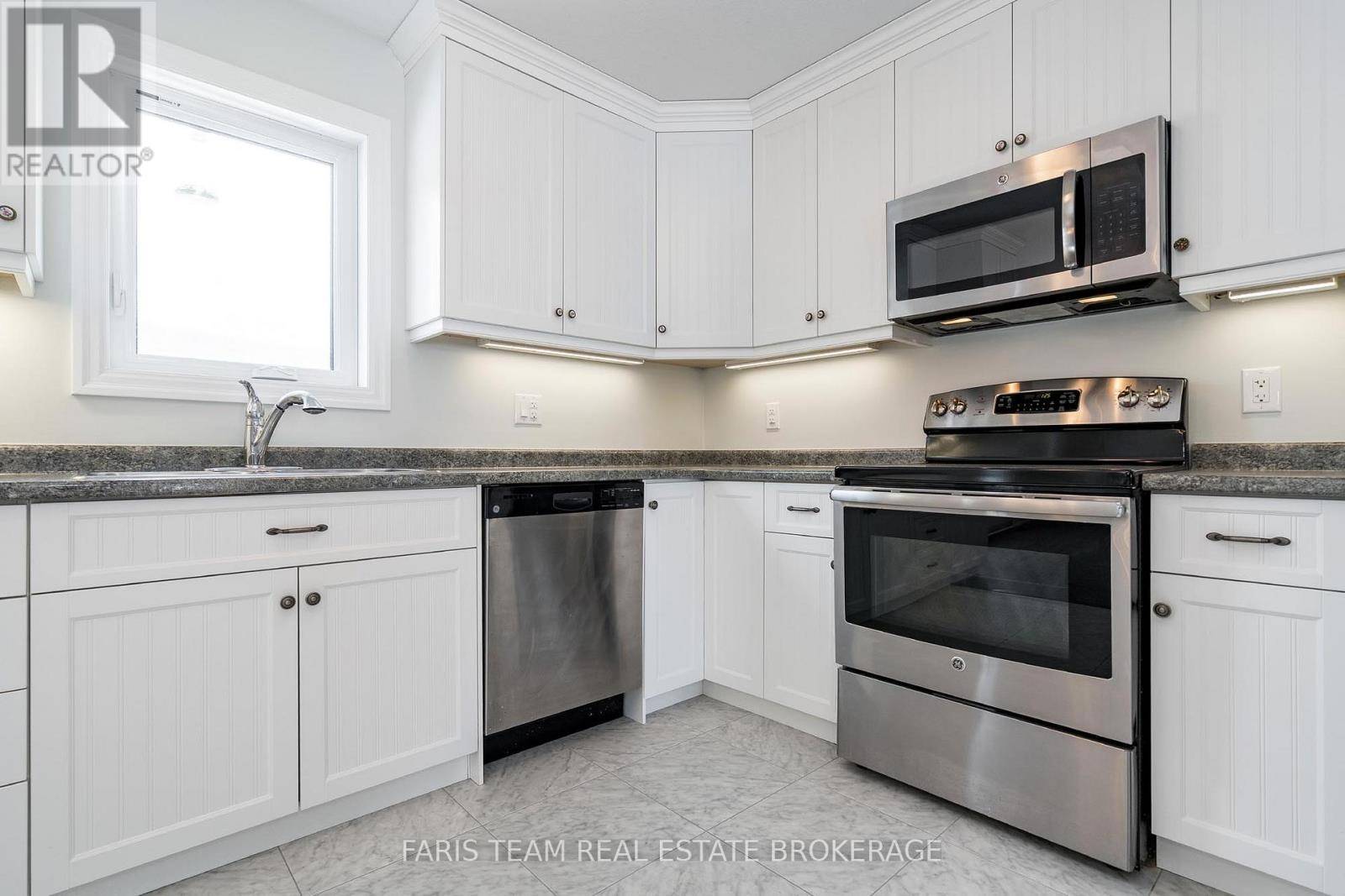 Penetanguishene, ON L9M0A4,18 GREW CRESCENT