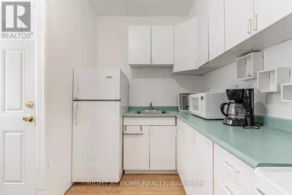 Barrie (codrington), ON L4M3K9,29 Peel ST #2
