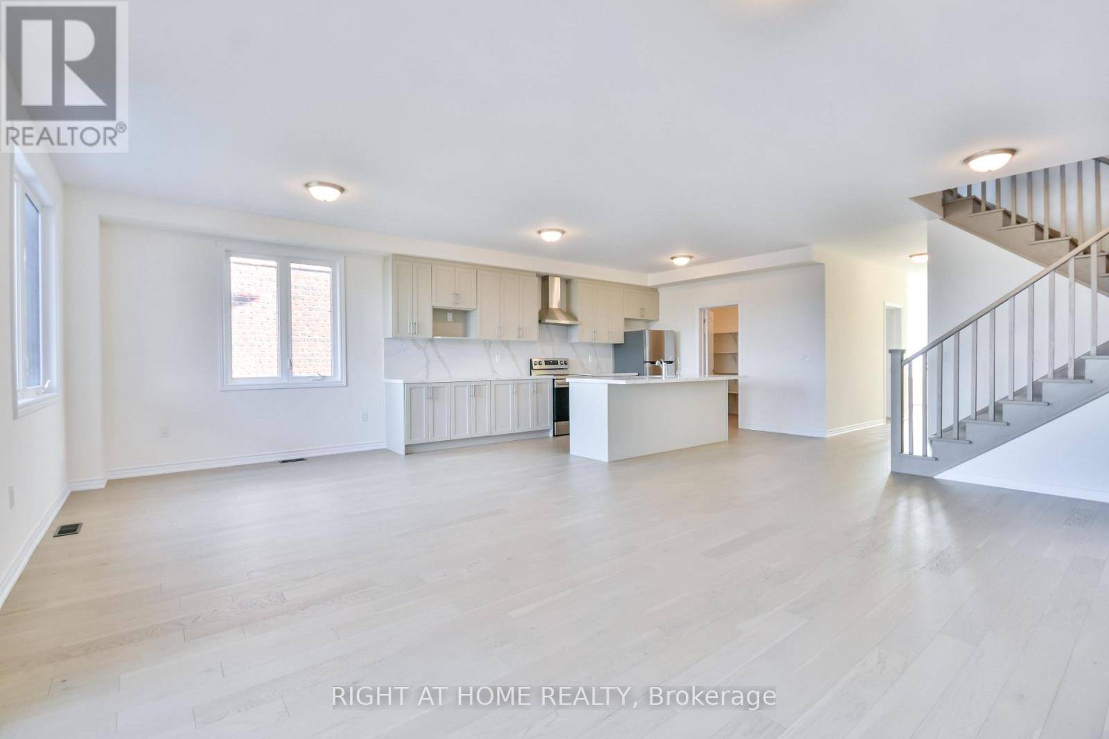 Orillia, ON L3V8K6,3032 SIERRA DRIVE