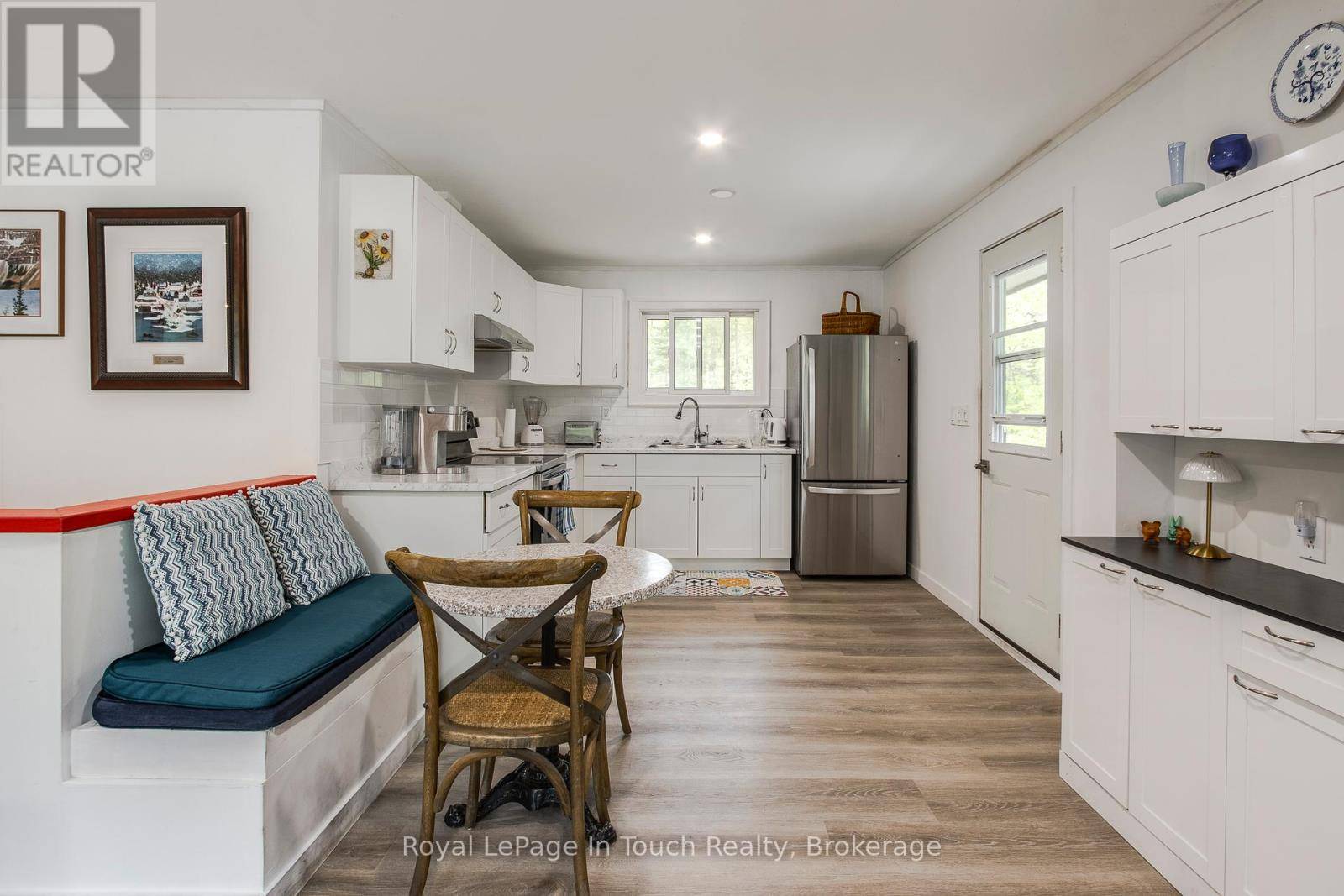 Tiny, ON L0L2J0,18 FERNANNE DRIVE