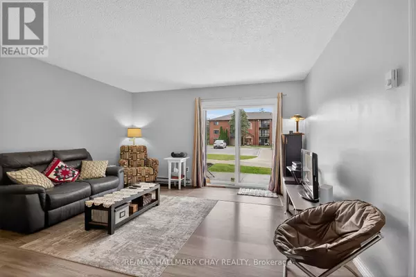 Barrie (edgehill Drive), ON L4N1L9,179 Edgehill DR #B4