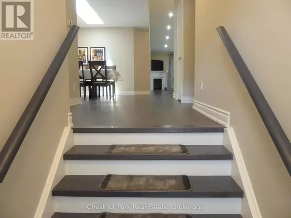 Collingwood, ON L9Y5H9,23 GREEN BRIAR DRIVE