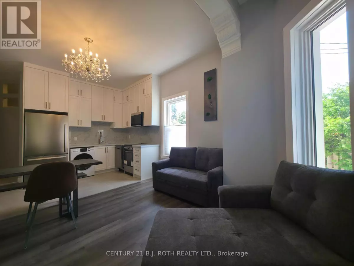 Orillia, ON L3V5K5,82 Albert ST North #3