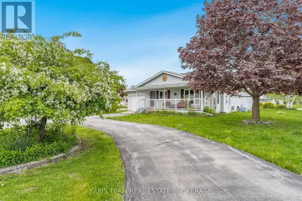 2 ST JAMES PLACE, Wasaga Beach, ON L9Z3A8
