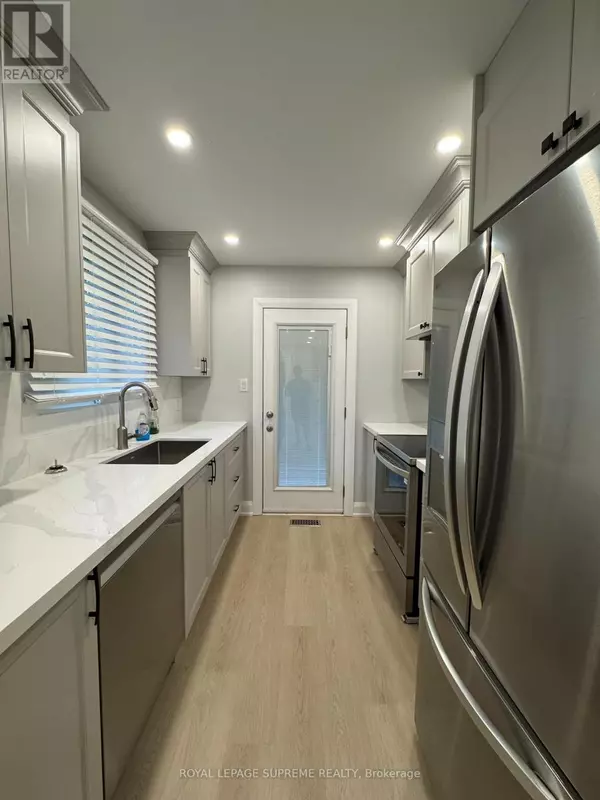 Barrie (grove East), ON L4M5G7,8 Redwood CT #Upper