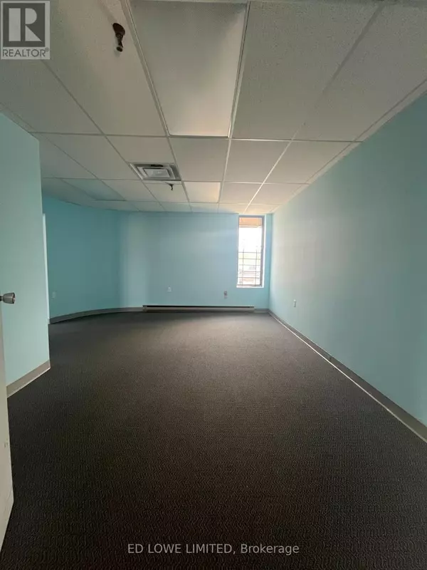 Barrie (0 North), ON L4N9W3,461 Dunlop ST West #1