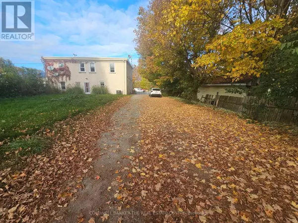 4570 PENETANGUISHENE RD #South, Springwater (hillsdale), ON L0L1V0