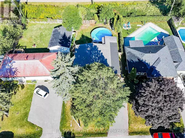 Orillia, ON L3V1E4,348 COLLINS DRIVE