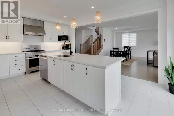 Barrie, ON L9J0W9,13 ABBEY CRESCENT