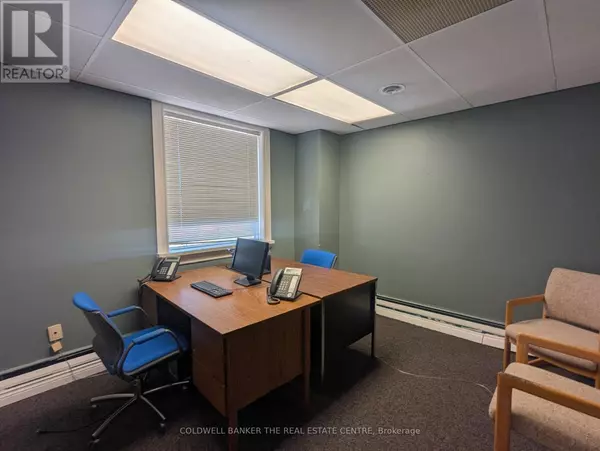 Barrie (0 North), ON L4N1B9,284 Dunlop ST West #Upper - J