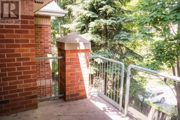 Barrie (letitia Heights), ON L4N1L9,143 Edgehill DR #408