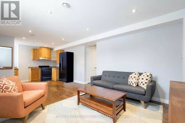 Barrie (east Bayfield), ON L9X0T1,34 Paddy Dunn's CIR #Lower