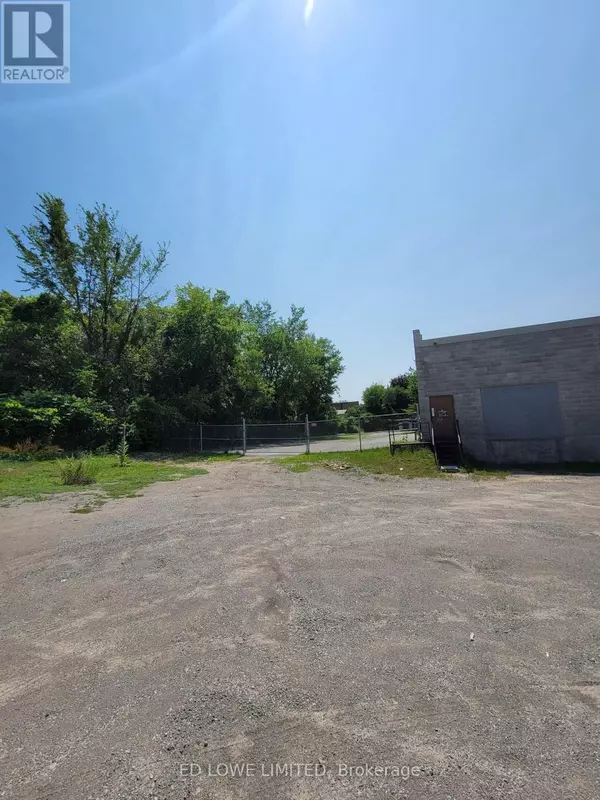 Midland, ON L4R1M9,201 Bay ST #C