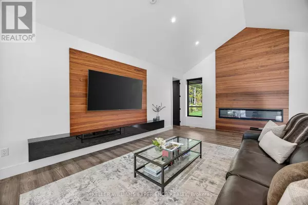 Oro-medonte, ON L0L1T0,1016 LAKESHORE ROAD E