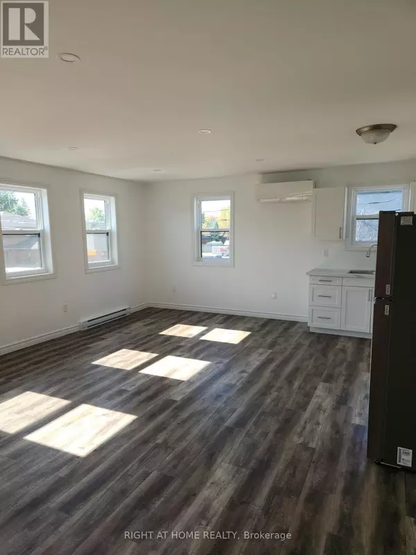 Springwater (elmvale), ON L0L1P0,9 Queen ST West #205