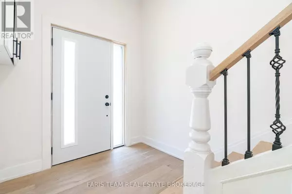 Collingwood, ON L9Y2V1,64 BIRCH STREET