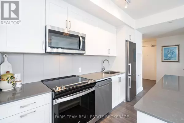 Barrie (painswick South), ON L4N4E8,681 Yonge ST #311