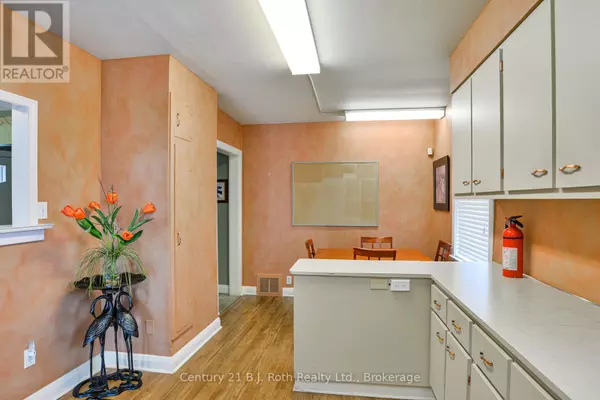 Orillia, ON L3V3C1,332 MISSISSAGA STREET W