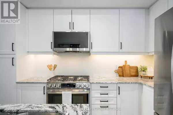 Collingwood, ON L9Y1T3,17 Spooner CRES #208