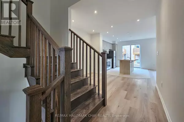 Barrie, ON L9J0B7,8 VINEWOOD CRESCENT