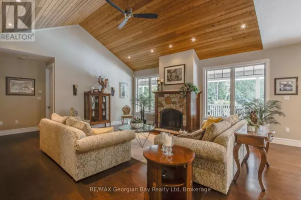 Tiny, ON L9M0M3,25 COPELAND CREEK DRIVE