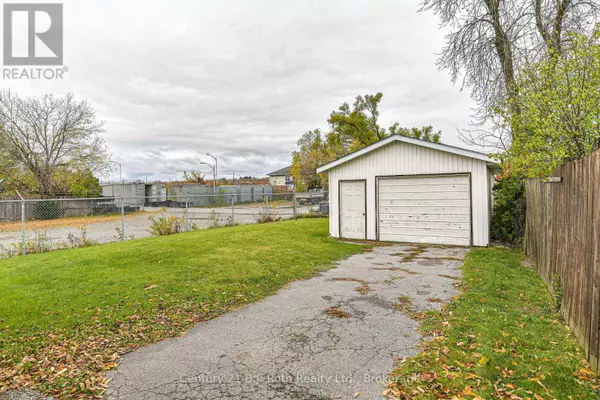 Orillia, ON L3V1M8,82 POUGHKEEPSIE STREET