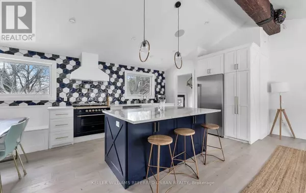 Collingwood, ON L9Y3Y9,886 SIXTH STREET