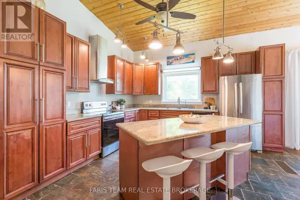 Oro-medonte, ON L0K1E0,4328 LINE 8 N