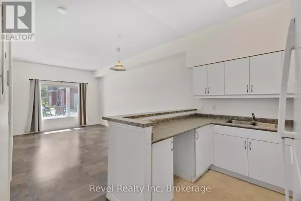 Tiny, ON L9M0H1,333 LAFONTAINE RD West #105