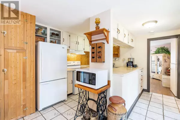 Oro-medonte (sugarbush), ON L0K1E0,13 CAYUGA COURT