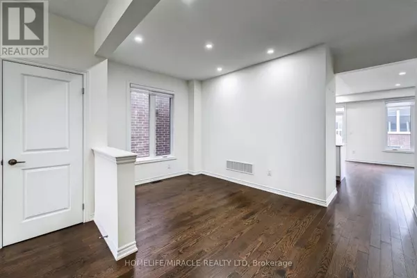 Barrie, ON L9S2Z4,11 PHOENIX BOULEVARD