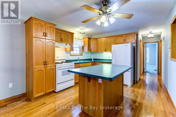 Wasaga Beach, ON L9Z1X7,34 TOPAZ STREET