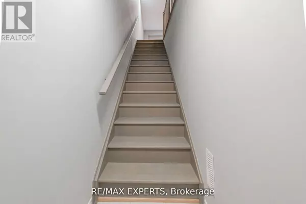 Collingwood, ON L9Y5H8,13 WINTERS CRESCENT