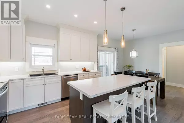 Severn (washago), ON L0K2B0,7589 CRONK SIDE ROAD