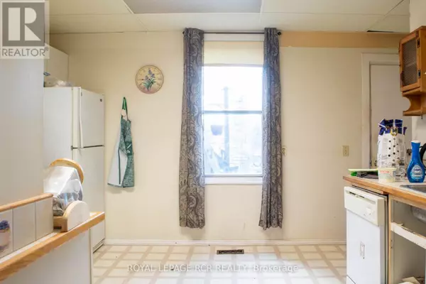 Midland, ON L4R1L9,644 BAY STREET