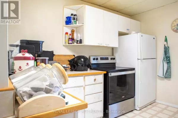 Midland, ON L4R1L9,644 BAY STREET