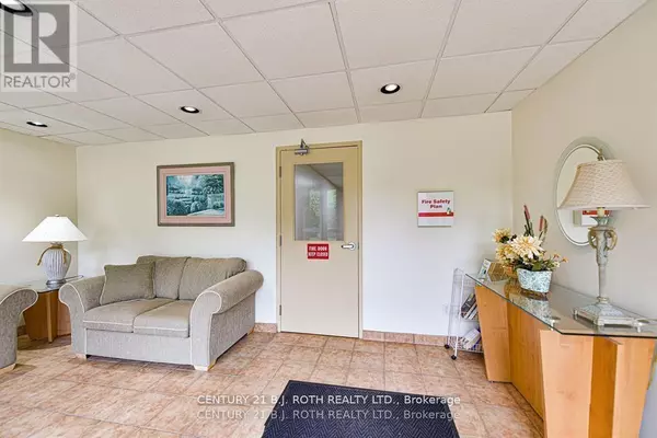 Orillia, ON L3V1J7,125 BOND ST #302