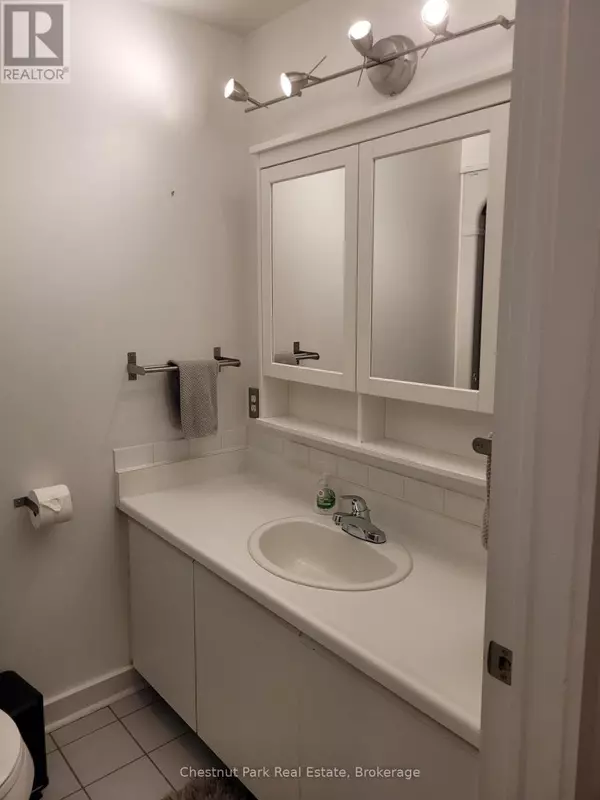 Collingwood, ON L9Y5B4,100 Fairway CRES #5