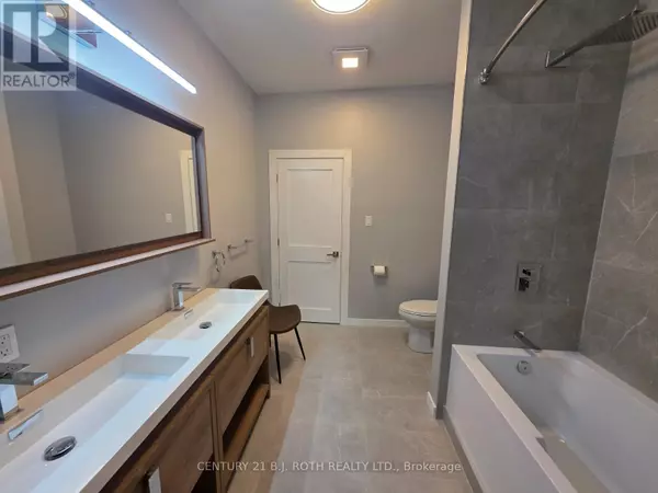 Orillia, ON L3V5K5,82 Albert ST North #2