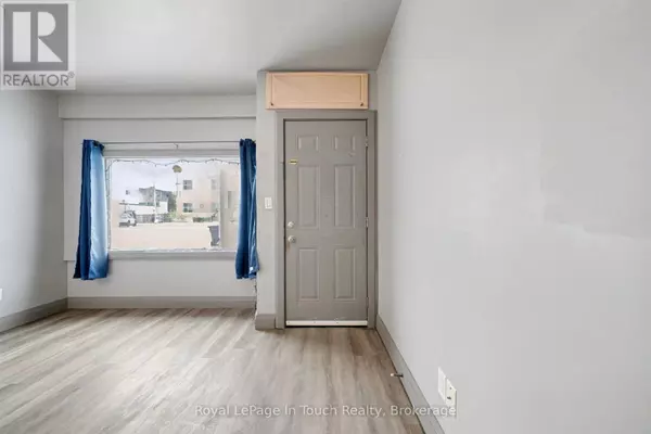 Penetanguishene, ON L9M1T9,7 Robert ST West #A