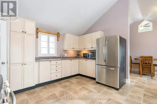 Springwater (anten Mills), ON L9X0Z6,4047 HORSESHOE VALLEY ROAD W