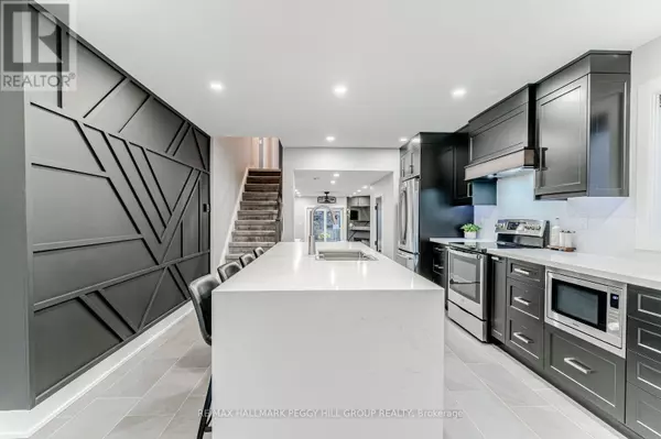 Barrie (holly), ON L4N8V6,50 DOWNING CRESCENT