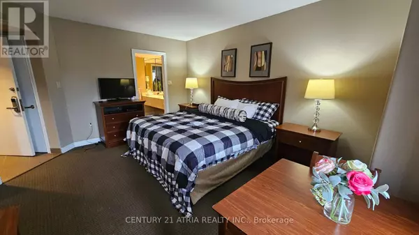 Oro-medonte, ON L0L2L0,90 Highland DR North #2074/75