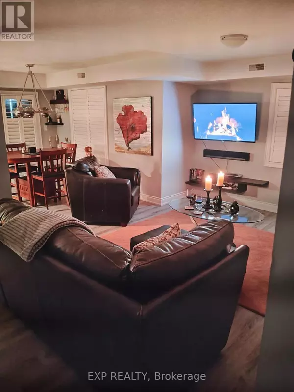 Barrie (painswick South), ON L9J0G8,33 Madelaine DR #3