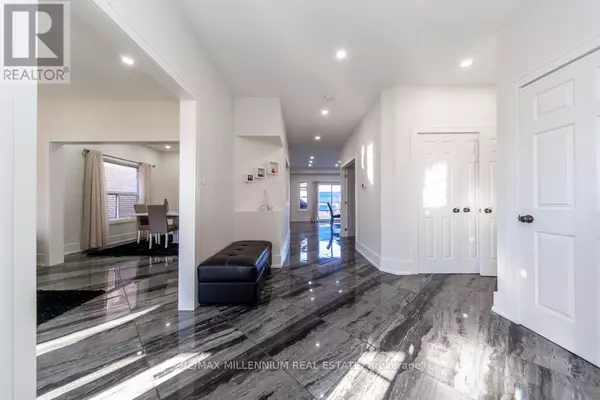 Barrie (painswick South), ON L4N5S5,24 JESSICA DRIVE