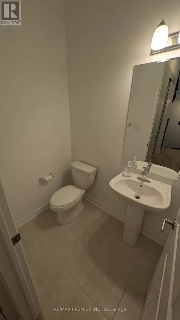 Barrie, ON L9J1A4,11 PEAREN LANE