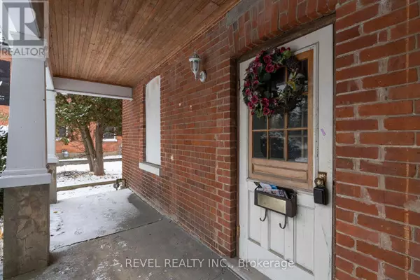 Barrie (lakeshore), ON L4N3B6,202 BRADFORD STREET