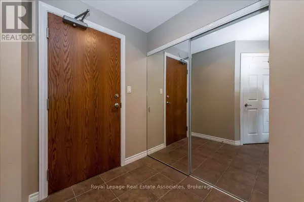 Barrie (city Centre), ON L4N6G2,37 Ellen ST #811