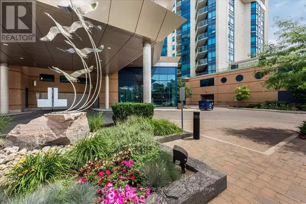 Barrie (city Centre), ON L4N6G2,37 Ellen ST #811